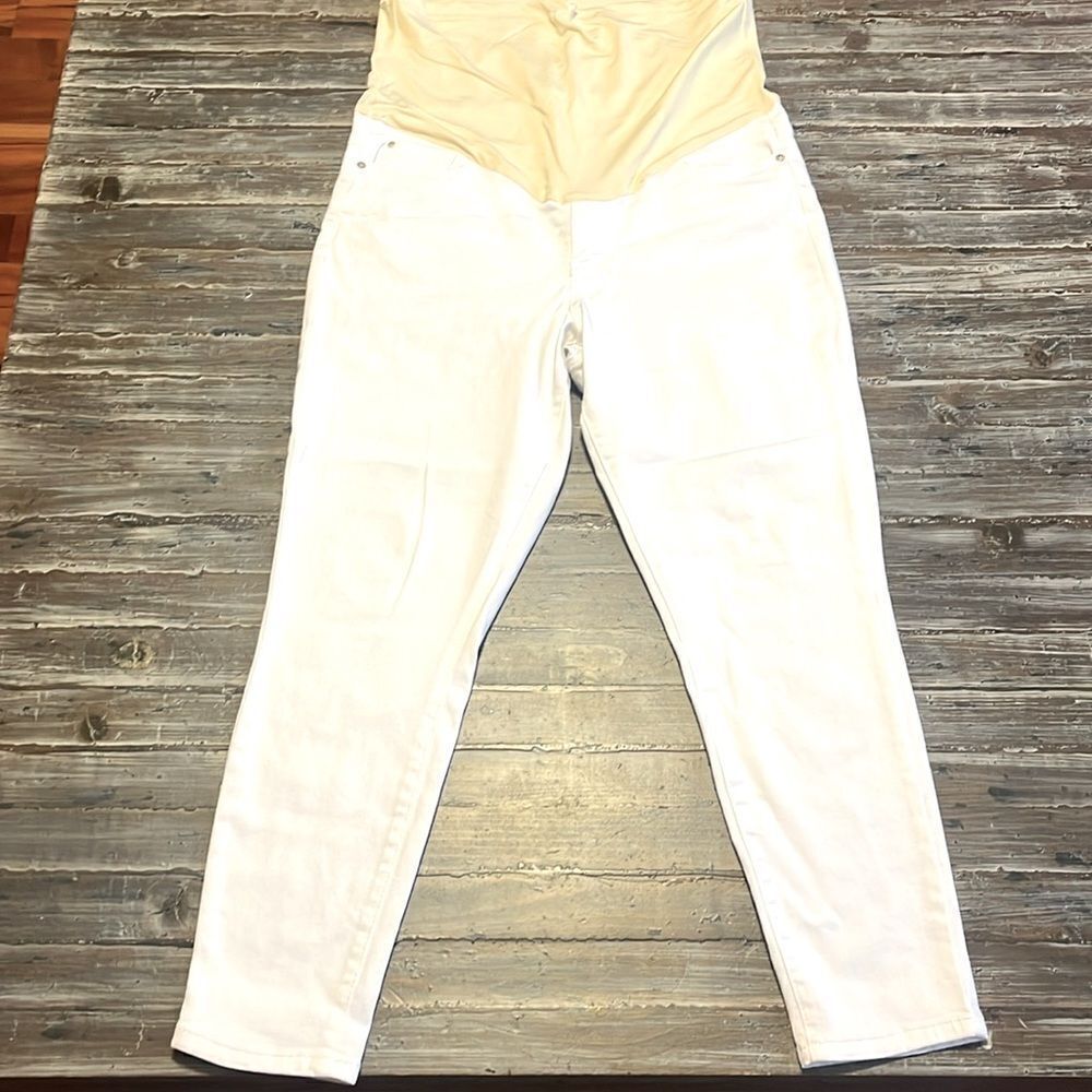 White basic skinny maternity plus jeans